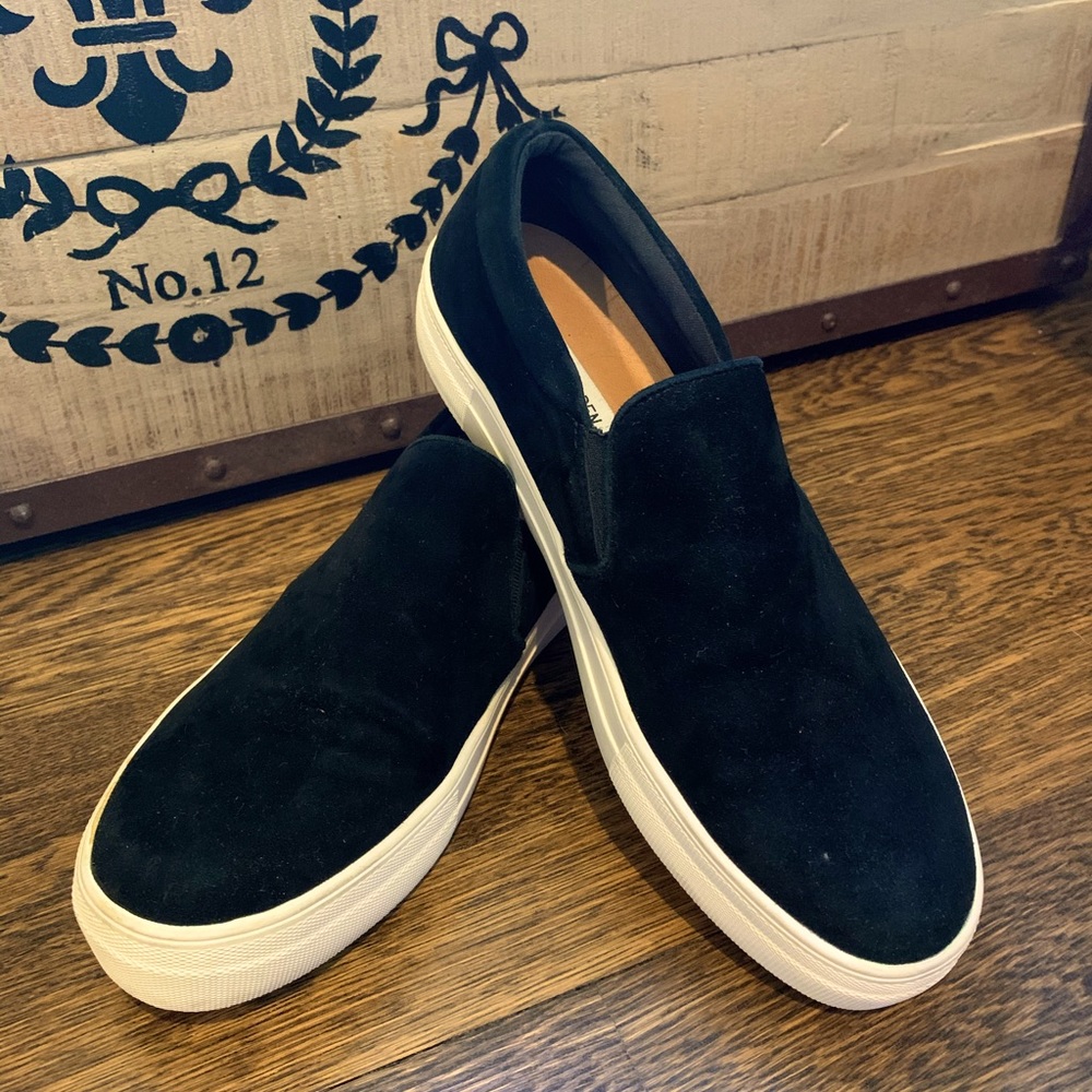 Size 10 women’s Steve Madden Gills sneakers